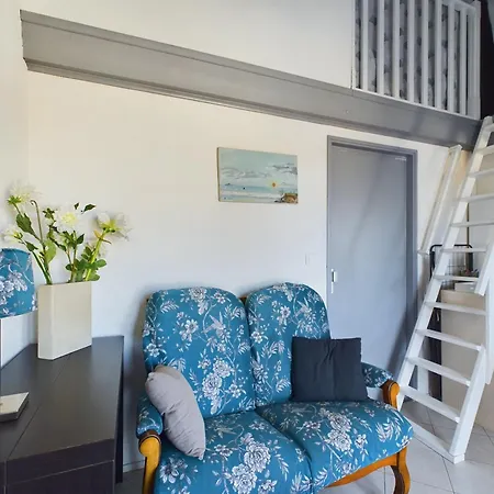 Coquet Avec Vue Sur *