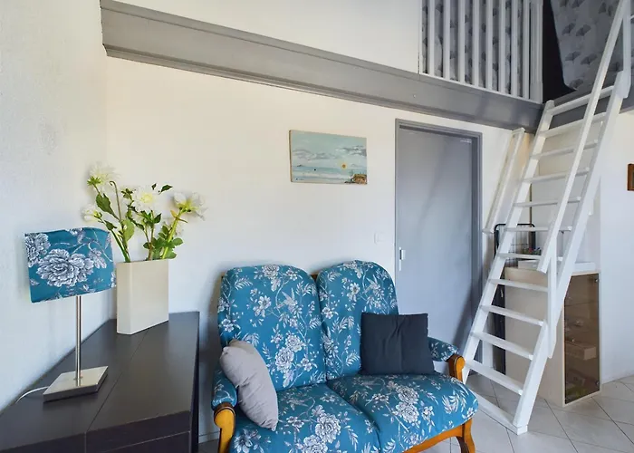 Coquet Avec Vue Sur *